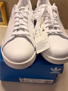 adidas Stan Smith W White and Navy Shoe Box Label
